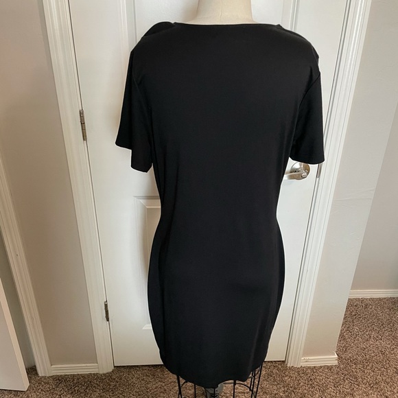 Forever 21+ Criss Cross Cleavage Dress - Picture 6 of 7